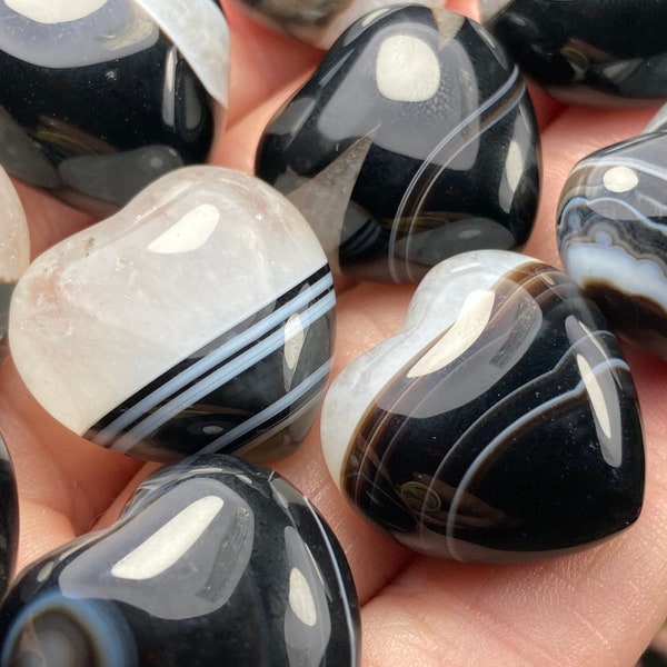 Sardonyx Heart / Black Sardonyx / Heart Carving / Onyx / Crystal Heart / Polished Sardonyx / Black and White Sardonyx / Healing Crystal