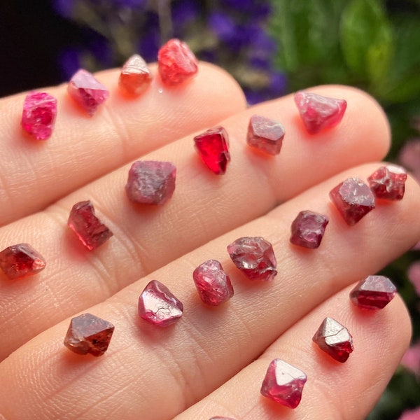 Spinel Crystal / Raw Spinel / Red Spinel / Pink Spinel / Natural Spinel Crystal / Raw Spinel Crystal / Spinel Gemstone / Spinel Gemstone