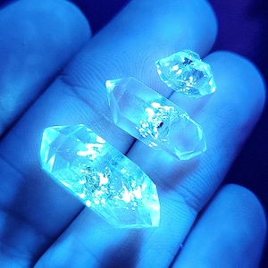 AAA Carbon & Petroleum Enhydro Quartz - UV Reactive - Enhydro Quartz - Petroleum Quartz - Enhydro Crystal - Terminated Quartz Crystal