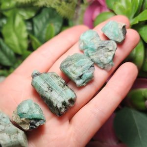 Emerald Crystal / Raw Emerald / Green Emerald / Natural Emerald / Emerald Crystal Specimen / Raw Emerald Stone / Rough Emerald Crystal