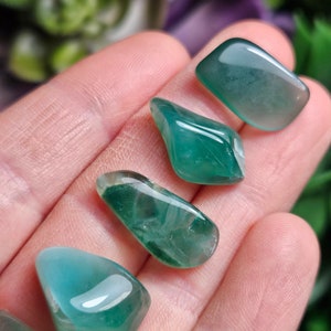 Mtorolite Crystal - Chrome Green Chalcedony - Green Chalcedony - Tumbled Mtorolite - Chrome Chalcedony - Matorolite - Polished Chalcedony