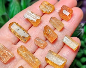 Ejemplar de cristal de topacio imperial: topacio dorado en bruto de Brasil