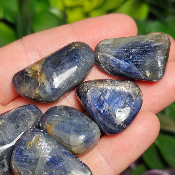 Blue Sapphire Crystal / Tumbled Sapphire / Blue Sapphire / Sapphire Tumble / Blue Sapphire Stone / Sapphire Specimen / Sapphire Stone