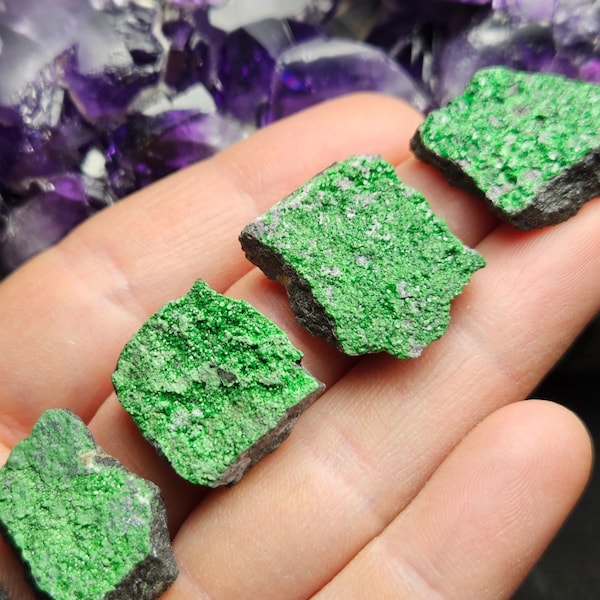 Granate Verde / Cristal Granate Verde / Cristal Granate / Piedra Granate / Uvarovita / Cristal Granate Uvarovita / Granate Verde / Granate Uvarovita