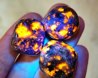 Yooperlite Stone / Flame Stone / UV Reactive / Firestone / Natural Yooperlite / Fire Stone / Yooperlite Tumble / Yooperlite Crystal