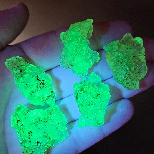 Hyalite Opal / UV Reactive Crystal / Fluorescent Hyalite Opal / Opal Crystal / Hyalite / Hyalite Opal Mexico / Hyalite Opal Gem / UV Crystal