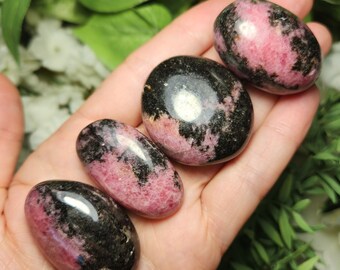 Rhodonite Palm Stone / Rhodonite Crystal / Rhodonite Stone / Pink Rhodonite / Polished Rhodonite / Rhodonite Specimen / Rhodonite Gemstone