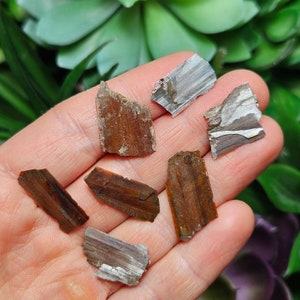 Brookit-Klinge: Seltene gestreifte Kristalle