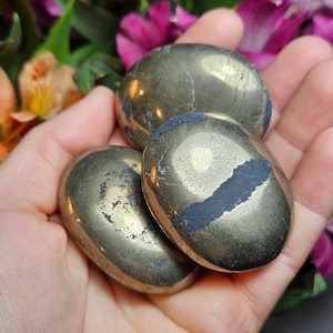 Pyrite Palm Stone - Pyrite Crystal - Fool&#39;s Gold - Pyrite Stone - Polished Pyrite - Pyrite Palmstone - Pyrite Carving - Fools Gold Crystal