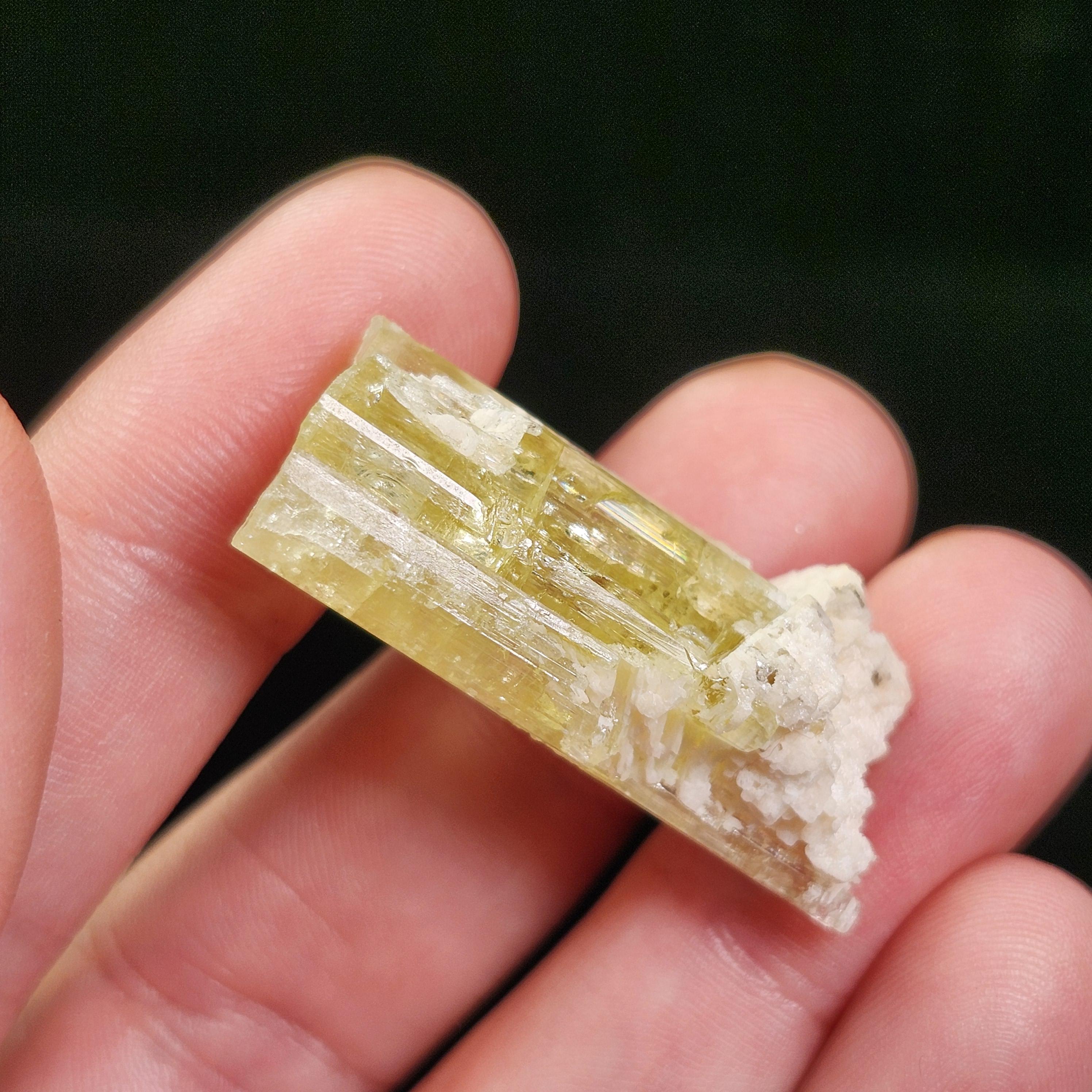 M*u様 ヘリオドール ゴールデンベリル　原石　鉱物標本　天然石　945 ヘリオドール原石結晶標本：ブラジル産ゴールデンベリル原石 7.2g