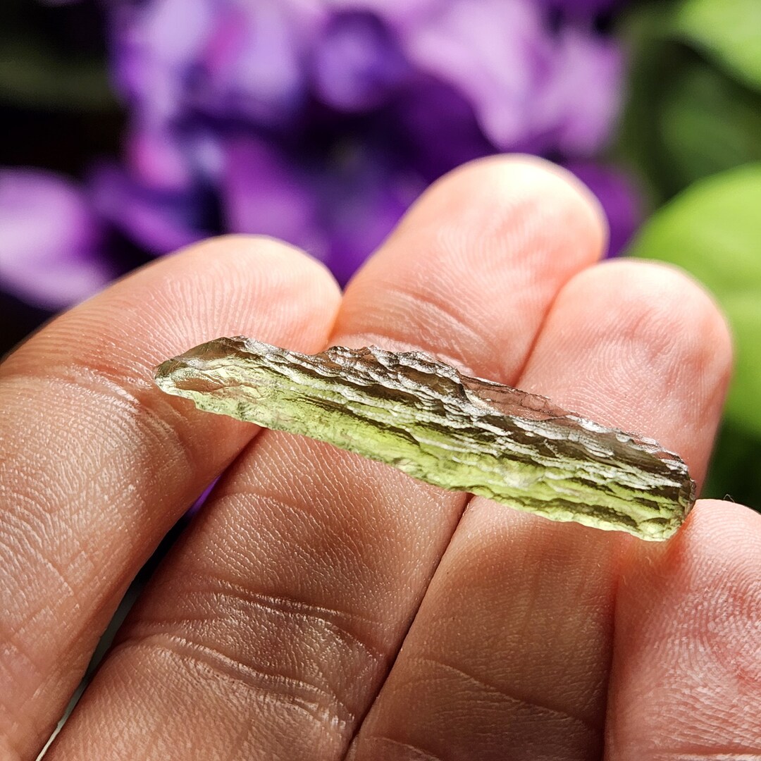 Moldavite / 1.7 Gram Moldavite / Genuine Moldavite / Raw Moldavite