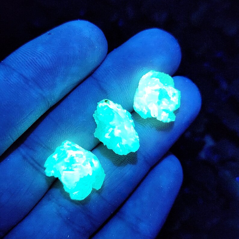 Blue Zincite Crystal / UV Reactive / Zincite Gemstone / Raw Zincite