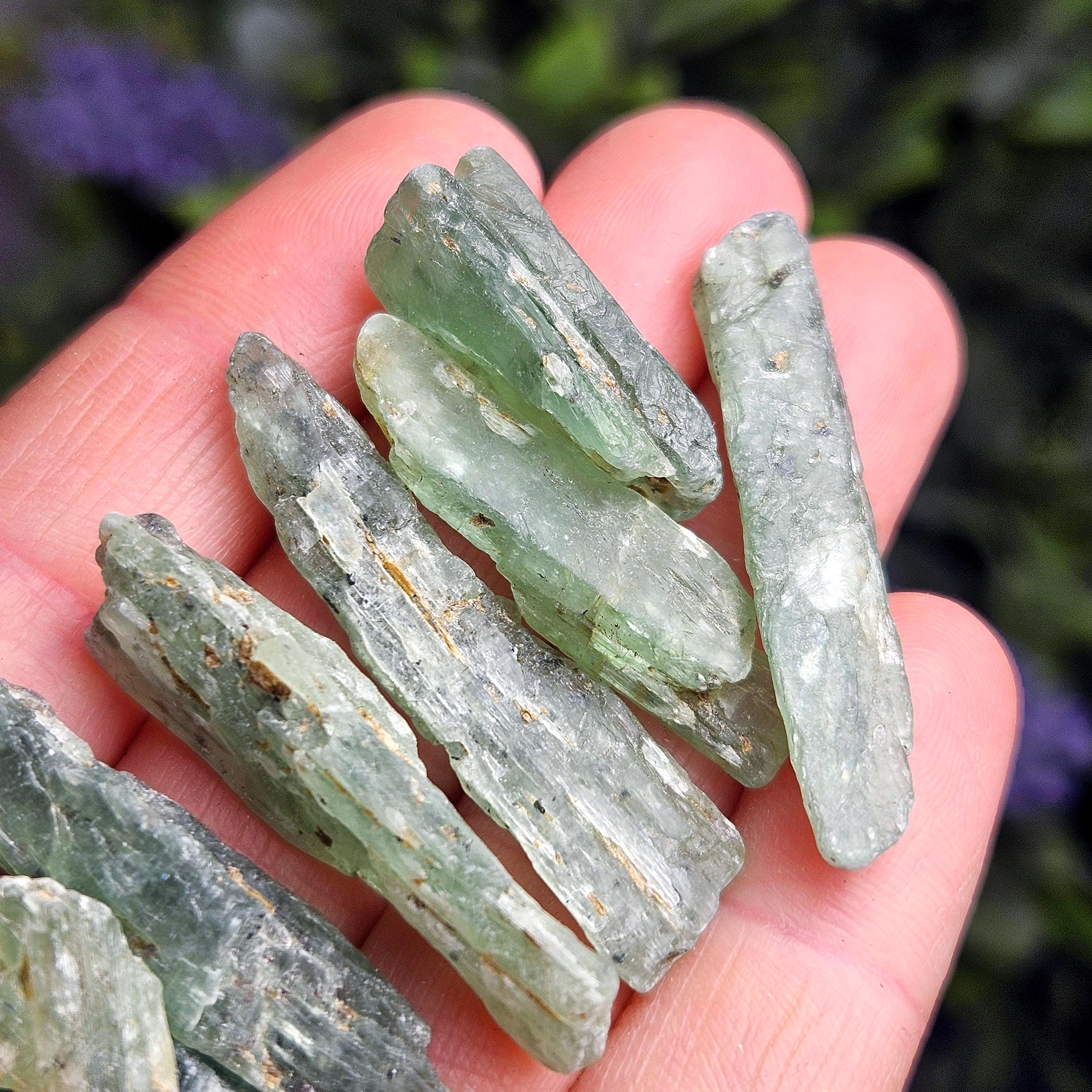 ティールグリーンカイヤナイト結晶標本：天然原石 - Etsy 日本