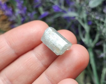 原石アクアマリンクリスタル：ナイジェリア産ブルーアクアマリン