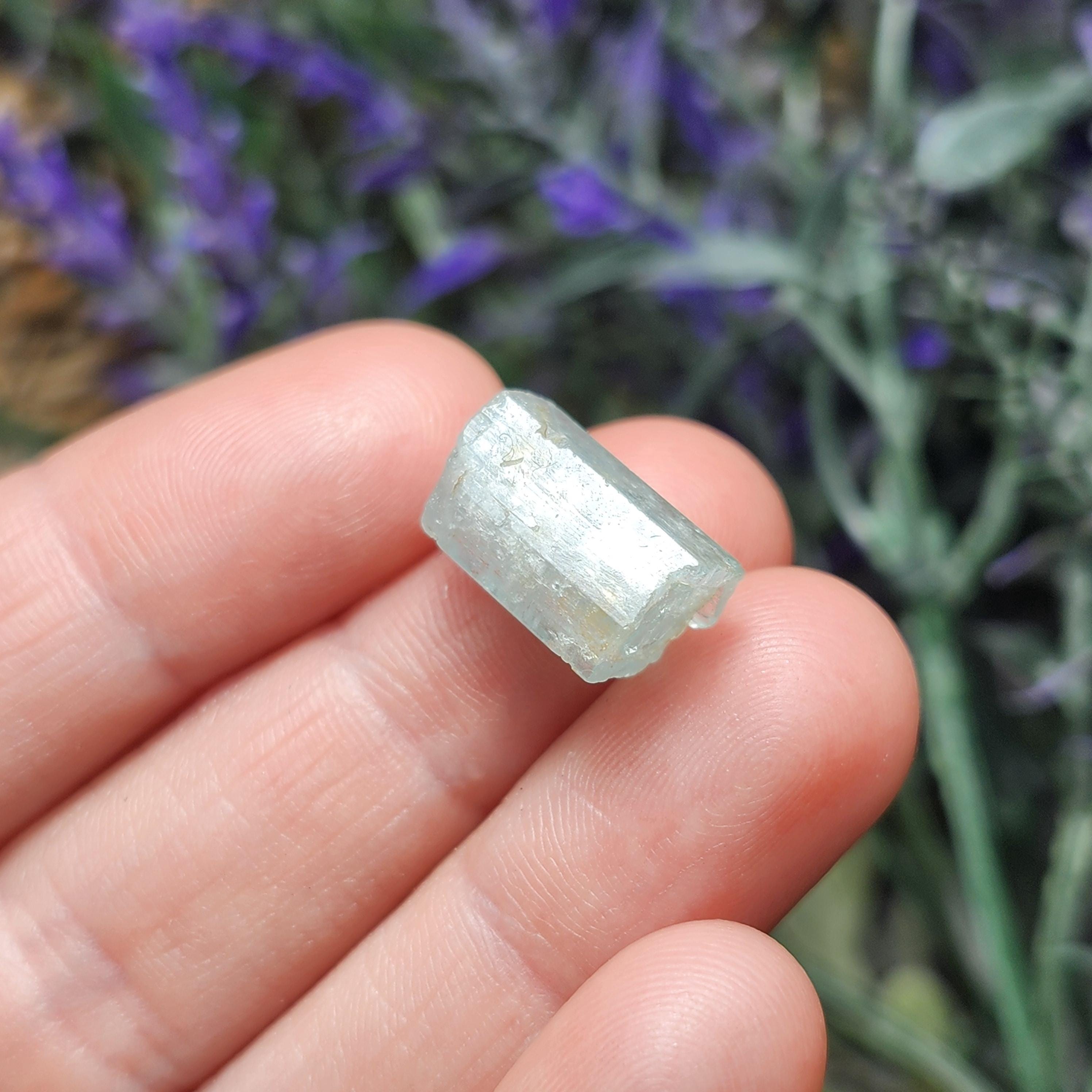 原石アクアマリンクリスタル：ナイジェリア産ブルーアクアマリン