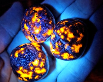 Yooperlite Stone, UV Reactive Flame Stone
