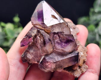 アメジストの両端が尖った母岩、チブク鉱山、ジンバブエ、33シャン