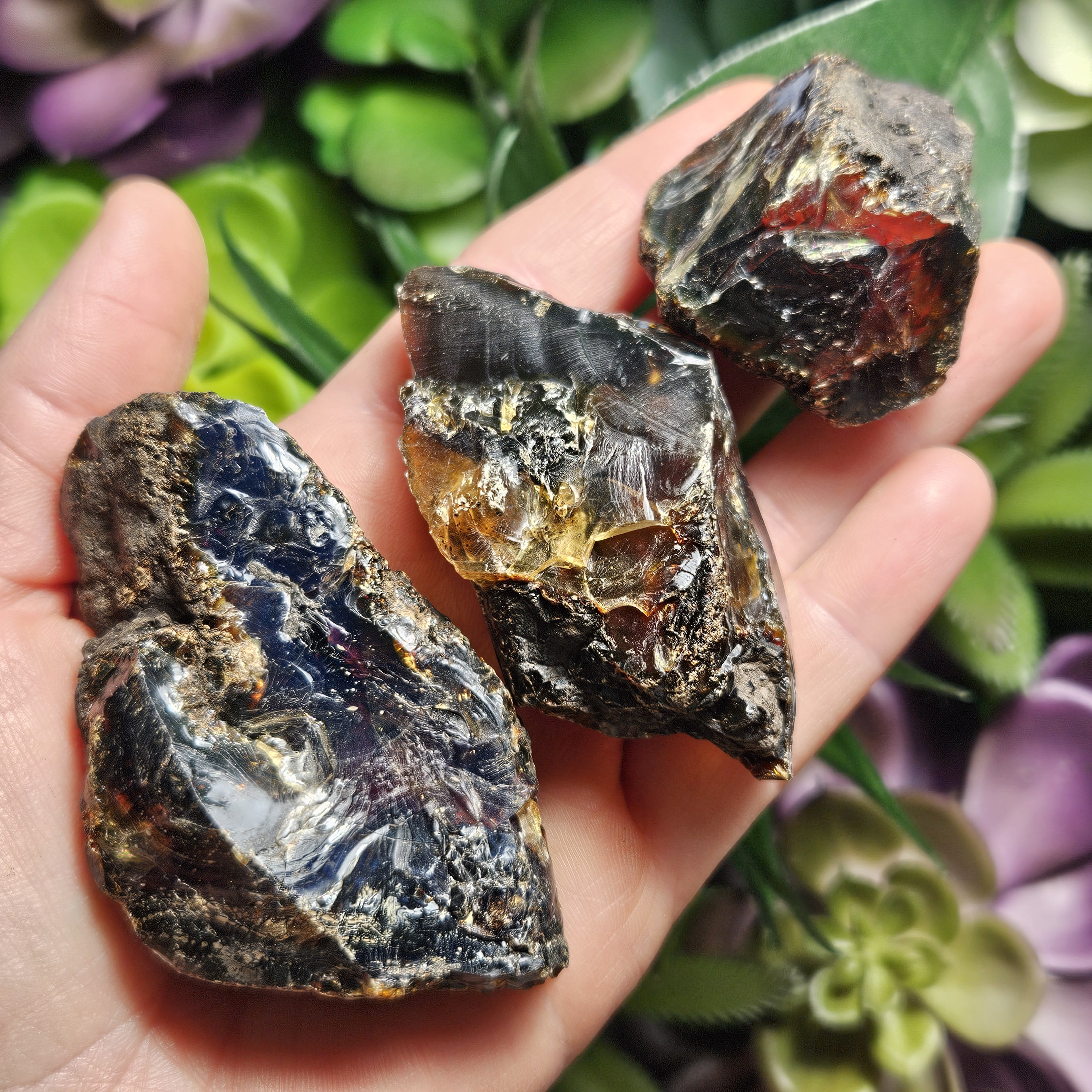 ブルーアンバー標本：紫外線反応性、研磨されたインドネシア産琥珀結晶