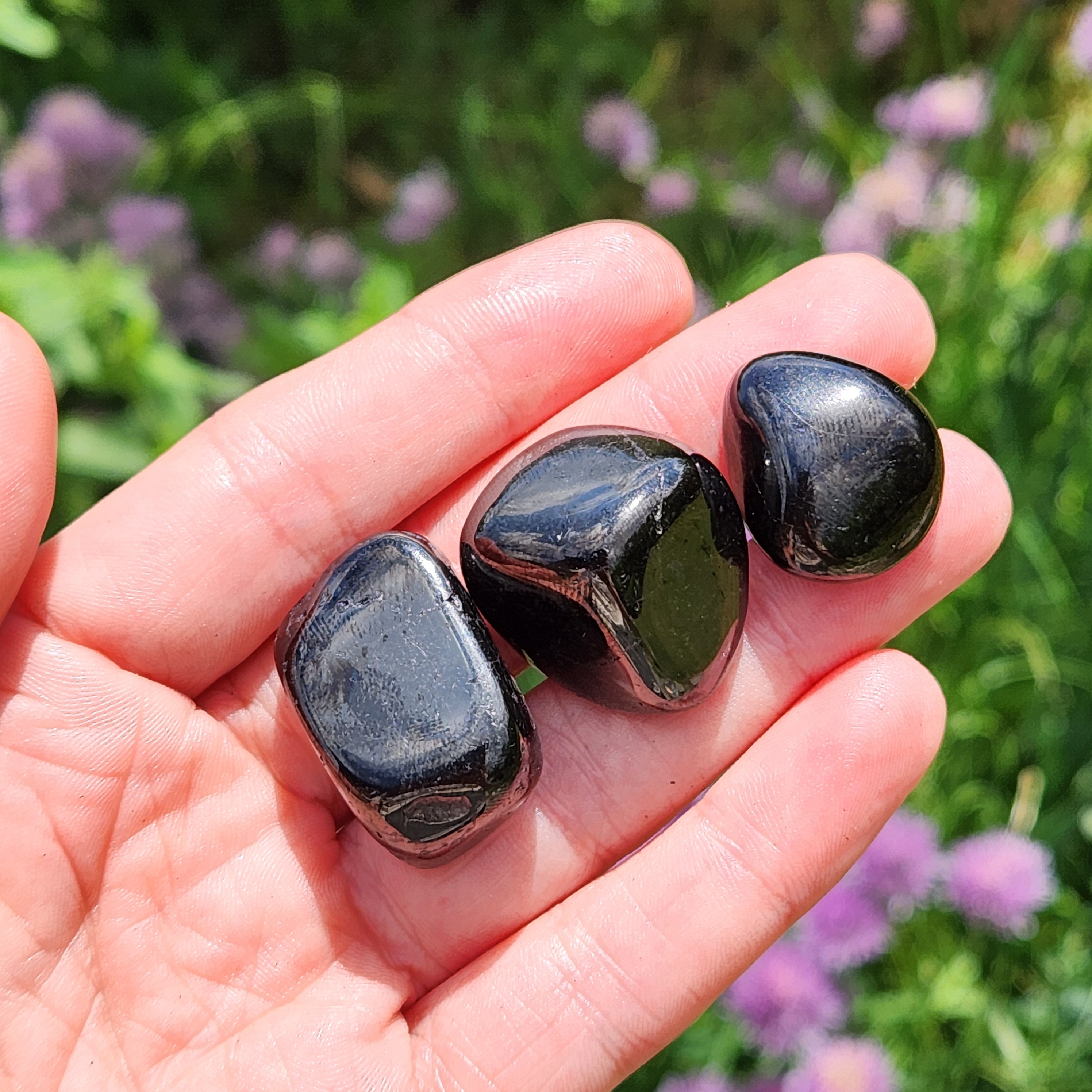 タンブル加工されたジェット水晶標本：研磨された黒褐炭化石 - Etsy 日本