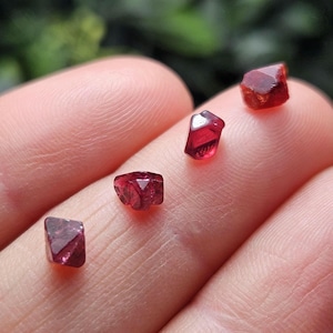 Spinel Crystal - Raw Spinel - Red Spinel - Pink Spinel - Natural Spinel Crystal - Raw Spinel Crystal - Spinel Gemstone - Spinel Gemstone