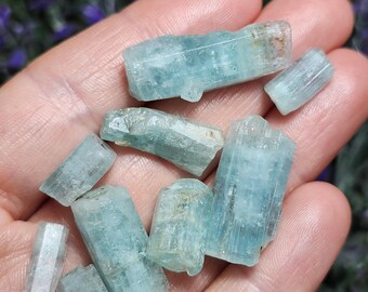 アクアマリン　結晶　原石　ナイジェリア産 未加工アクアマリン結晶：ナイジェリア産ブルーアクアマリン、天然結晶