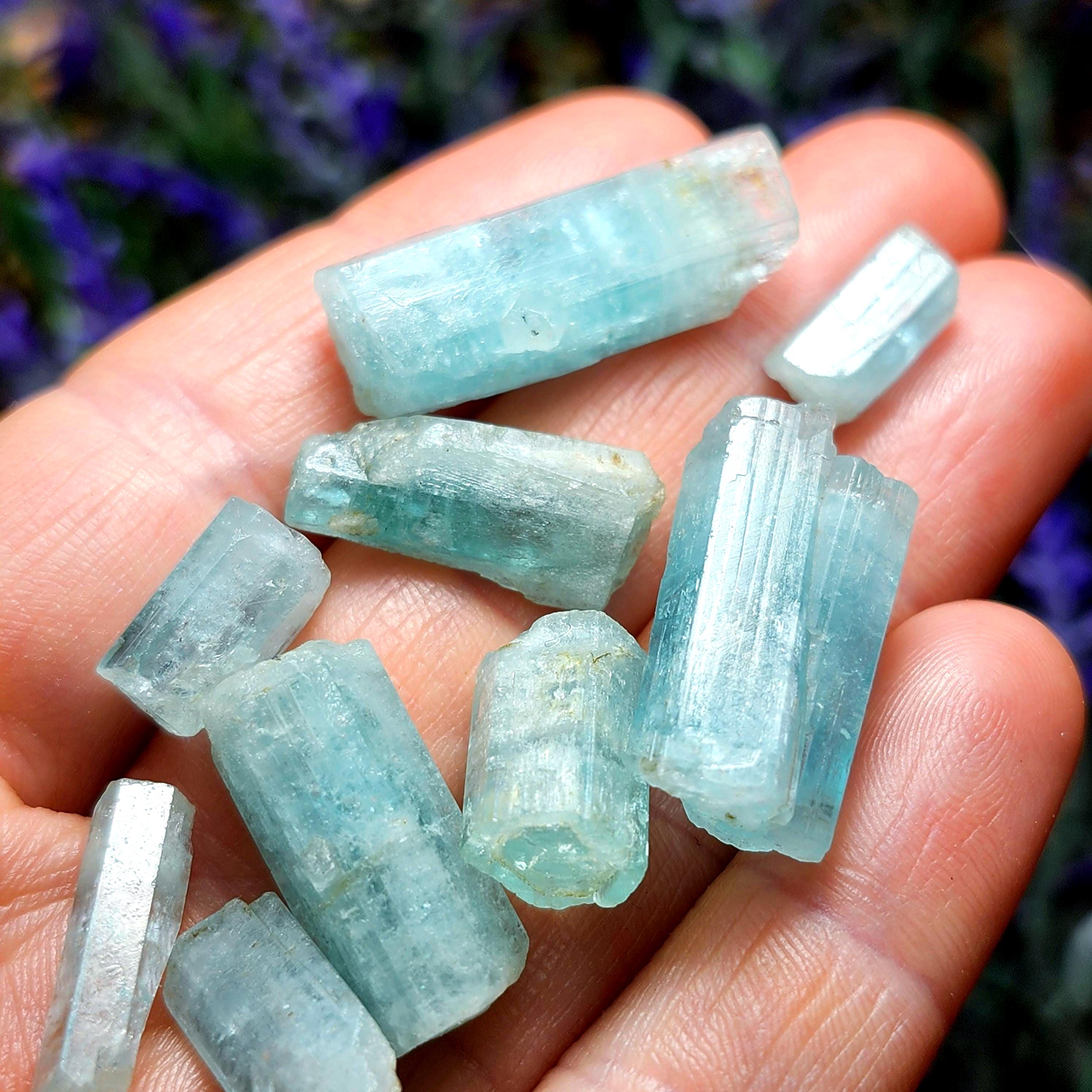 原石アクアマリンクリスタル：ナイジェリア産ブルーアクアマリン