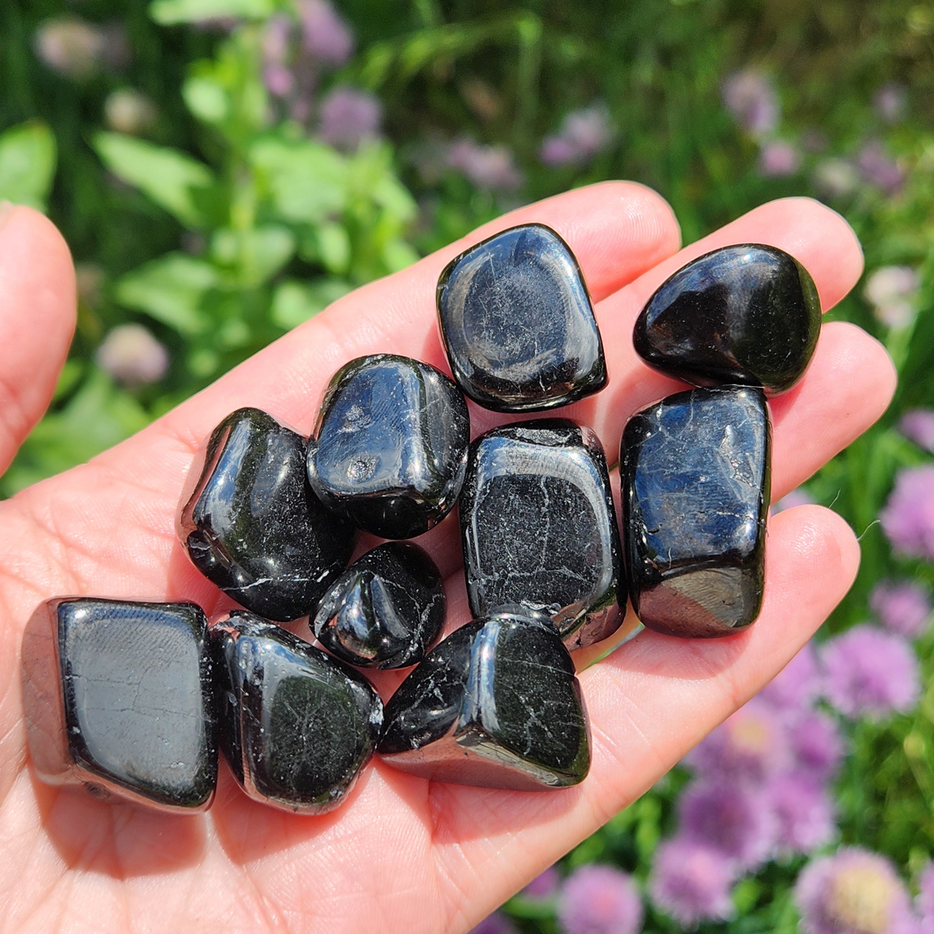 タンブル加工されたジェット水晶標本：研磨された黒褐炭化石 - Etsy 日本