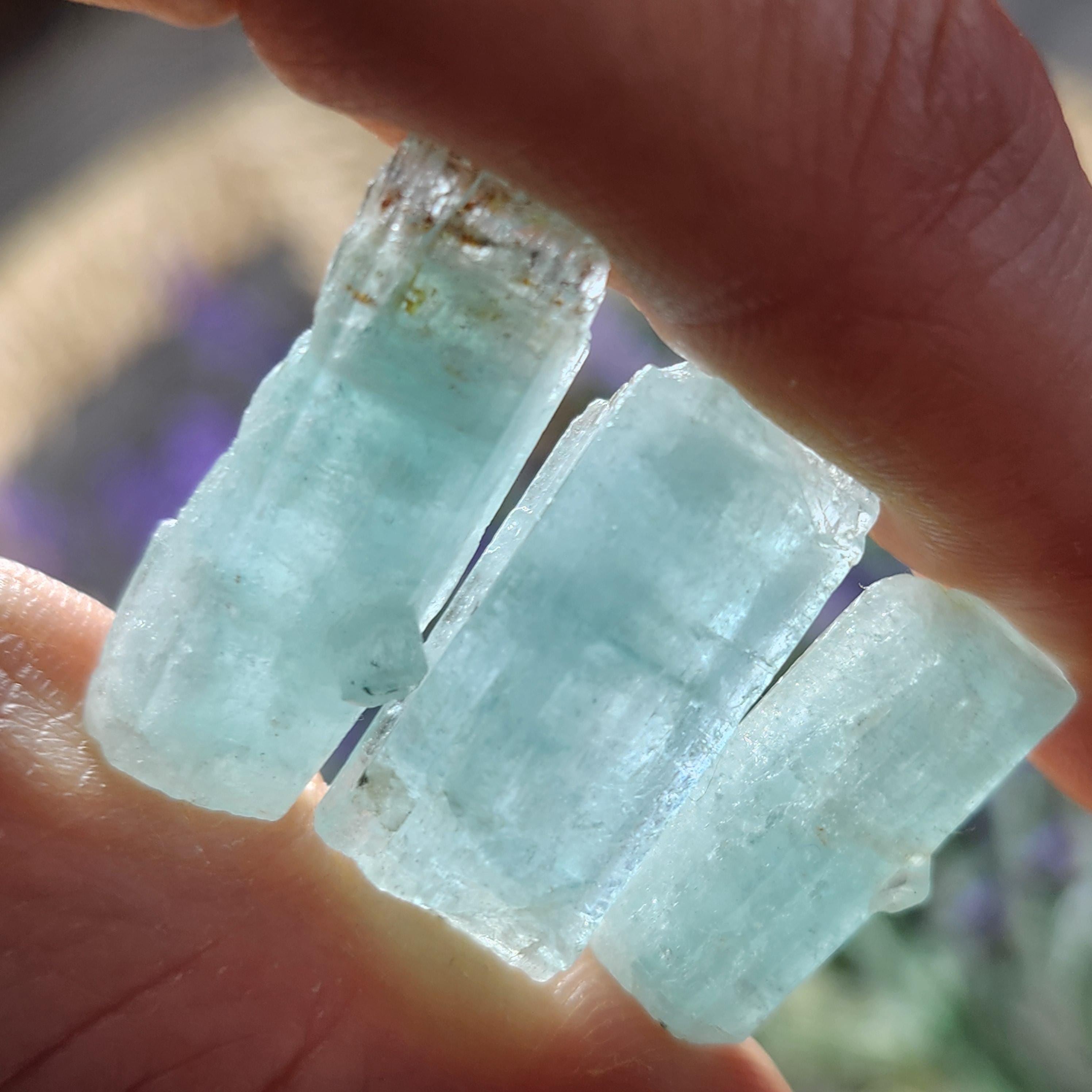 原石アクアマリンクリスタル：ナイジェリア産ブルーアクアマリン
