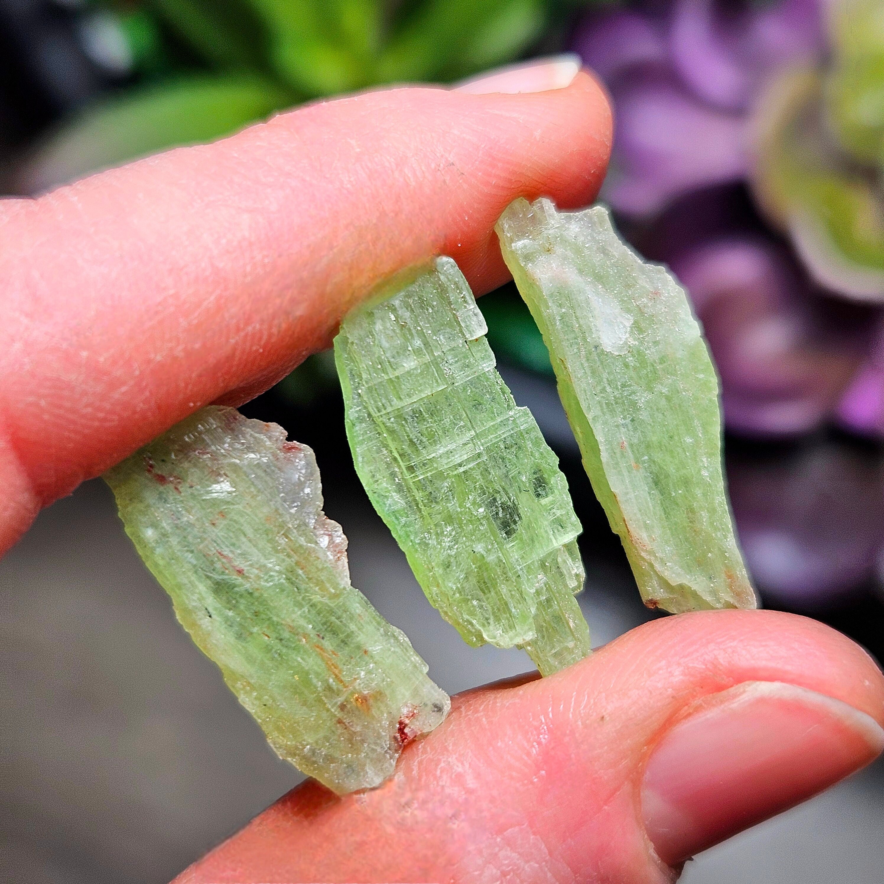 グリーンカイヤナイト結晶標本：タンザニア産原石カイヤナイト - Etsy 日本