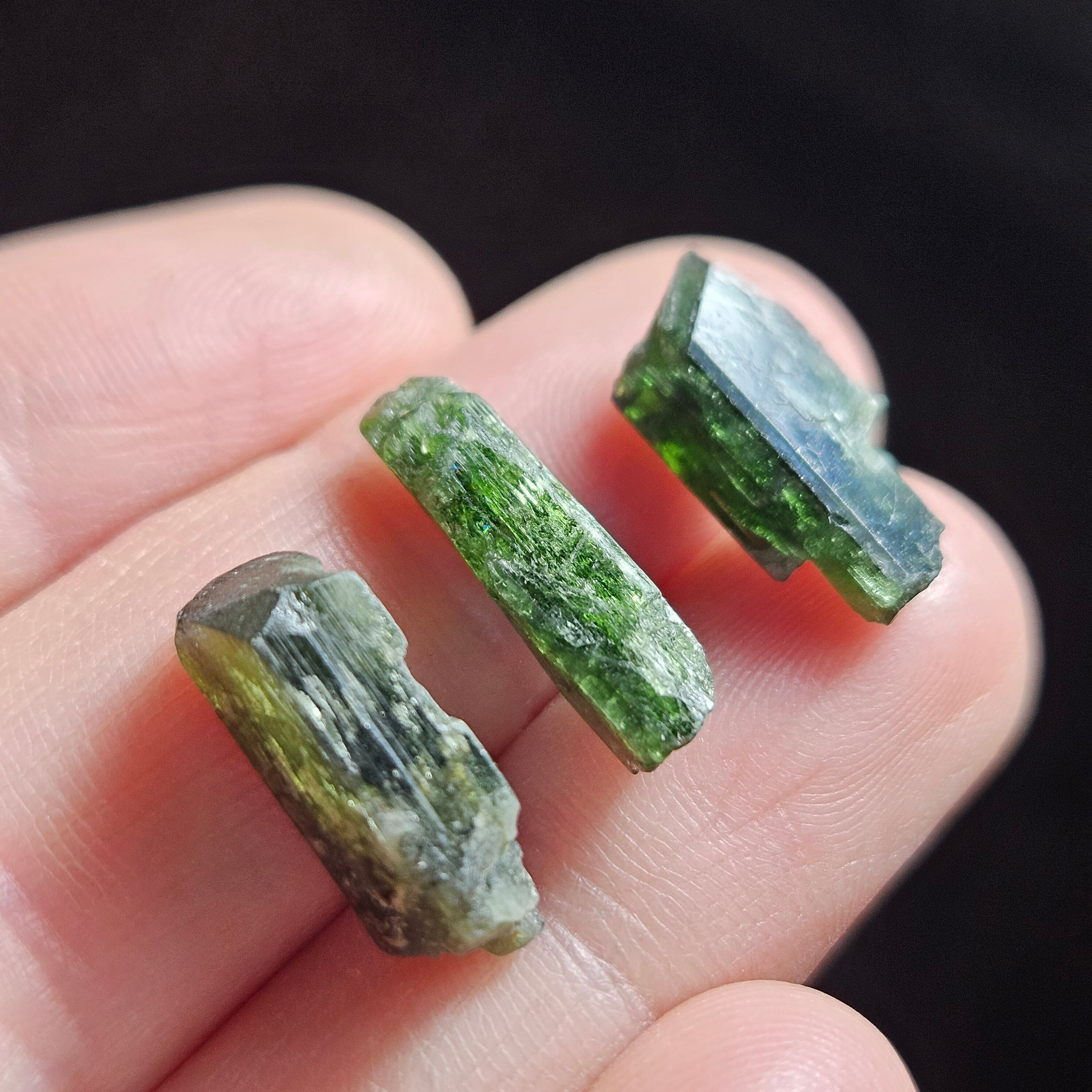 Pierre Diopside Chrome Naturelle 1.37 Carats - Couleur Vert Forêt, Taille Ovale, Origine Russie