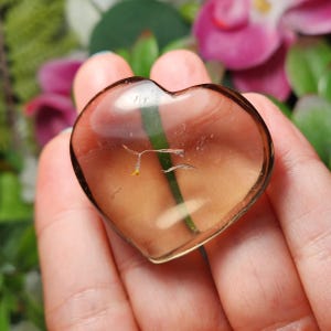 Talla de corazón de cristal de cuarzo ahumado: Piedra de corazón pulida imagen 3
