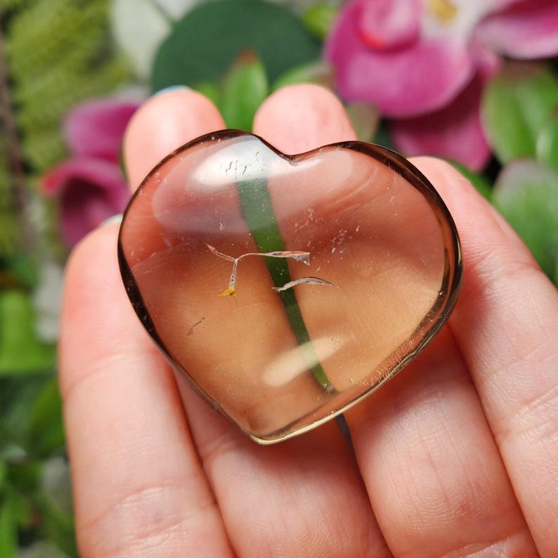 Talla de corazón de cristal de cuarzo ahumado: Piedra de corazón pulida imagen 3