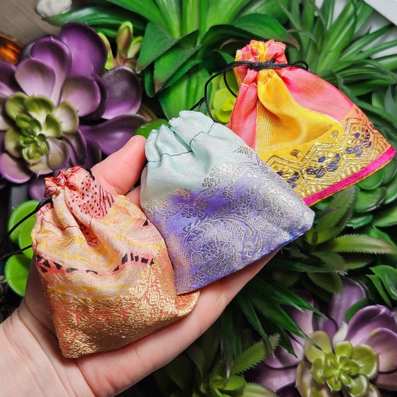 Small silk pouch hotsell