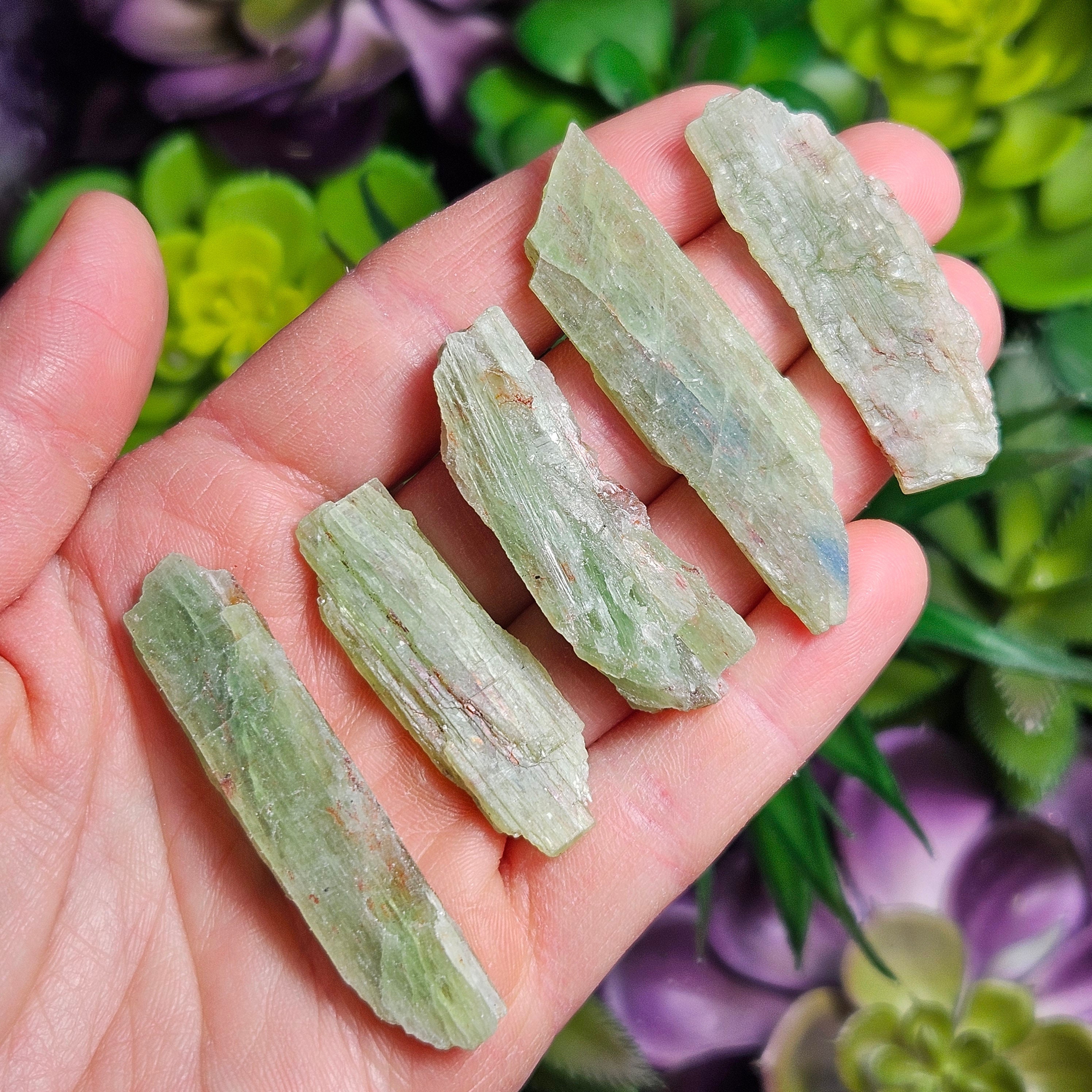 グリーンカイヤナイト結晶標本：タンザニア産原石カイヤナイト - Etsy 日本