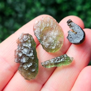 Genuine MOLDAVITE - Raw Moldavite - Moldavite Crystal - AUTHENTIC Moldavite - Moldavite Stone - Moldavite Chips - Moldavite - Real Moldavite