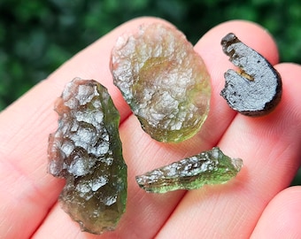 Genuine MOLDAVITE / Raw Moldavite / Moldavite Crystal / AUTHENTIC Moldavite / Moldavite Stone / Moldavite Chips / Moldavite / Real Moldavite