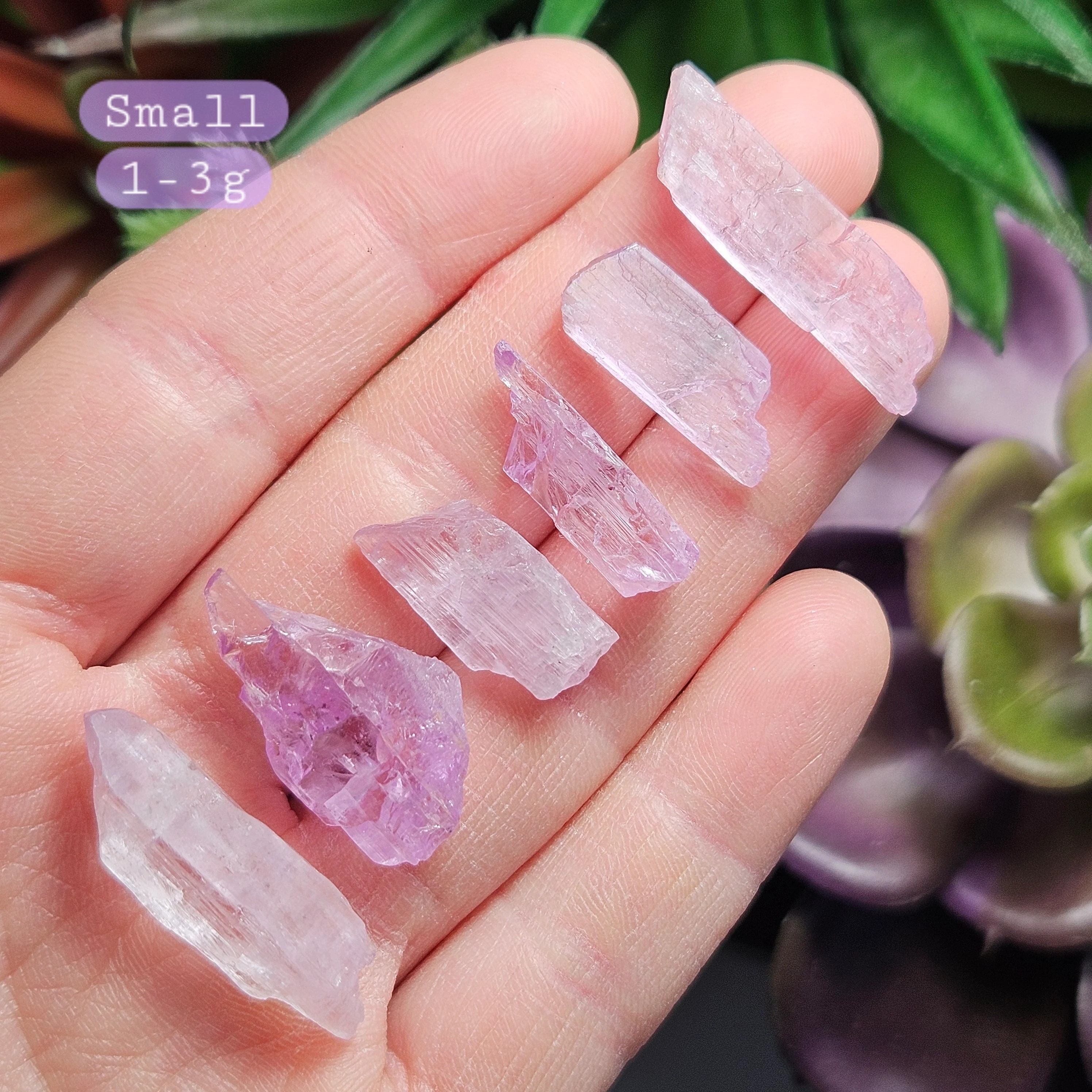 ピンククンツァイトの原石結晶標本：ラベンダー色の宝石 - Etsy 日本