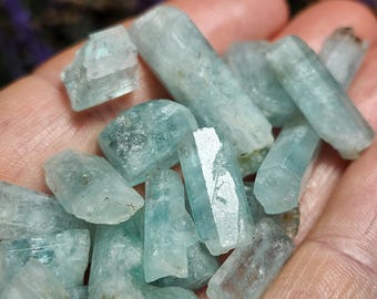未加工アクアマリン結晶：ナイジェリア産ブルーアクアマリン、天然結晶