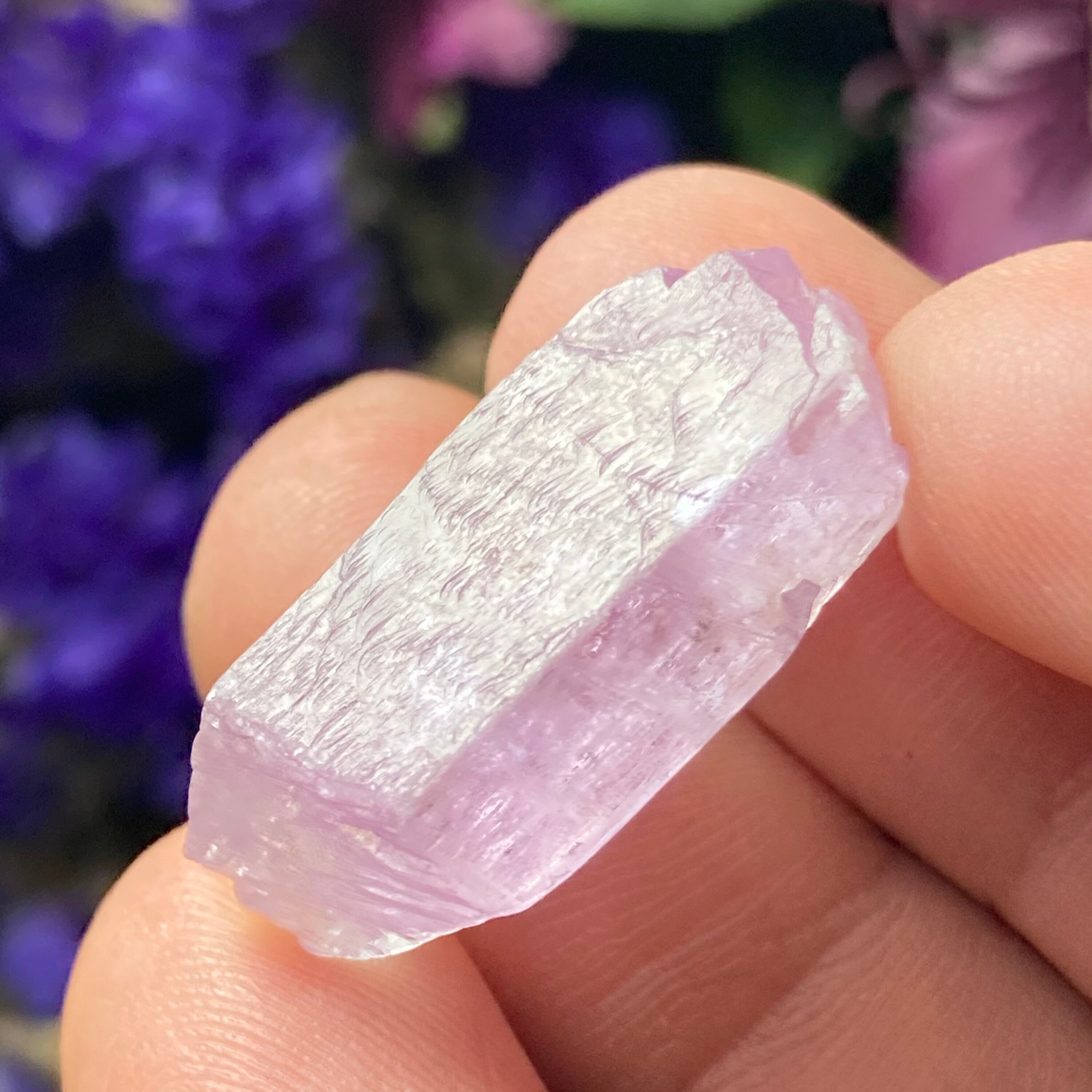 ピンククンツァイトの原石結晶標本：ラベンダー色の宝石 - Etsy 日本