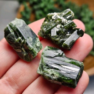 Chrome Diopside / Diopside Crystal / Green Diopside / Diopside Specimen / Natural Diopside / Green Chrome Diopside / Raw Chrome Diopside