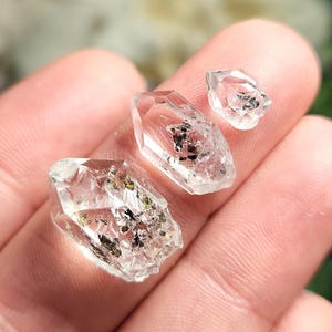 AAA Carbon & Petroleum Enhydro Quartz - UV Reactive - Enhydro Quartz - Petroleum Quartz - Enhydro Crystal - Terminated Quartz Crystal