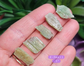 グリーンカイヤナイト結晶標本：タンザニア産原石カイヤナイト - Etsy 日本