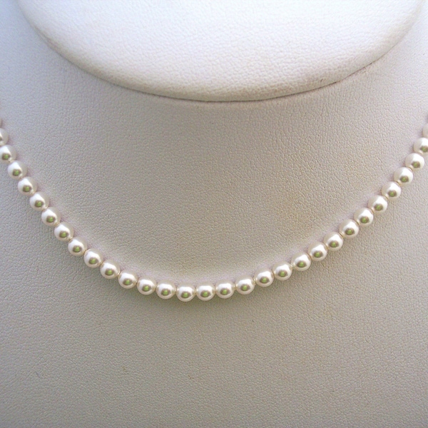 Small Pink Pearl and Chaton Necklace main image 0