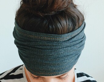 Diadema ancha de punto acanalado gris, hecha a mano en EE. UU., suave y cómoda.