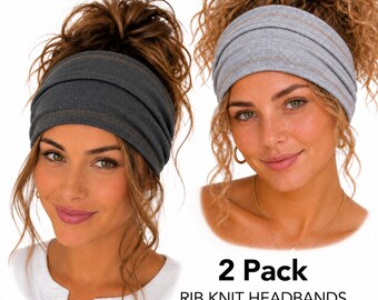 Puede incluir: Un paquete de 2 diademas de punto acanalado que incluye una diadema gris carbón oscuro y una diadema gris jaspeado claro. Ambas diademas tienen una construcción de tela ancha y elástica con una textura acanalada visible y costuras.