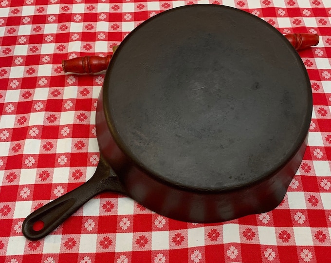 Vintage Cast Iron Deep Skillet Unmarked Wagner, 3 In. Deep, Chicken