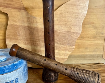 Par de bobinas de madera vintage con forma de colmena: decoración rústica primitiva de granja, husillos de 30 cm de alto.
