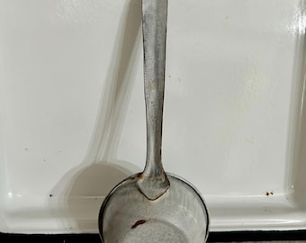 Cucharón de esmalte vintage, gris claro, Graniteware Prim Cabin Farmhouse Home Decor, 33 cm (13 pulgadas)