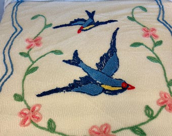 Colcha vintage de chenilla con diseño de pájaros azules, ligera, de algodón blanco y azul, estilo años 50, tamaño matrimonial/queen.