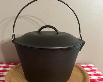 Vintage No. 7 Lodge Cast Iron Dutch Oven w Domed Lid Basting Points, Bean Pot, Restored